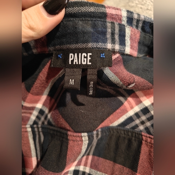 🤍PAIGE Women's Plaid Button Down Flannel Red Black Size Medium - Picture 3 of 3